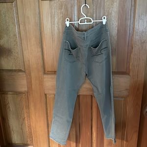 AE TomGirl Pant size 6 R